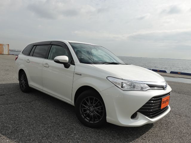 Used Toyota Corolla Fielder Hybrid G Delights