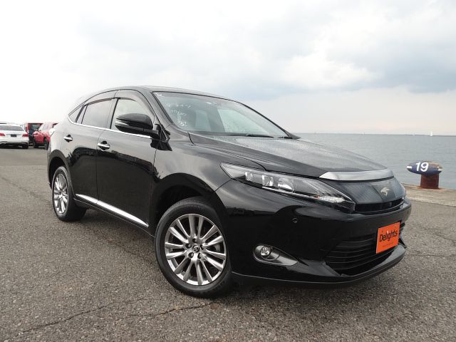 Used Toyota Harrier Premium Advanced Package Delights