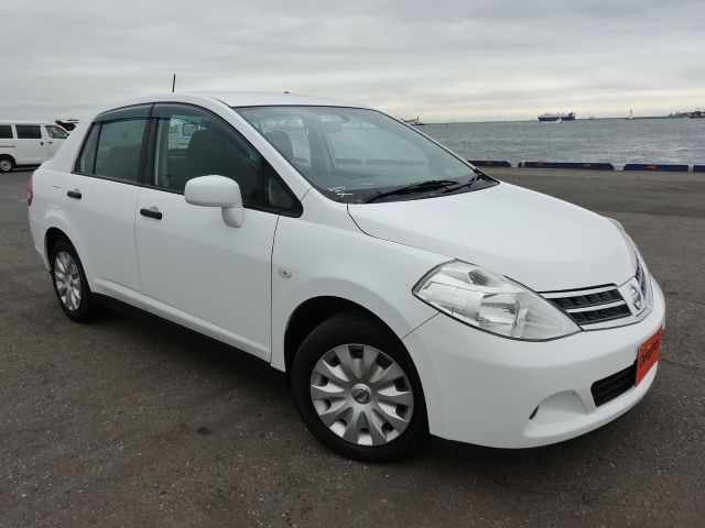 Nissan tiida latio 2010