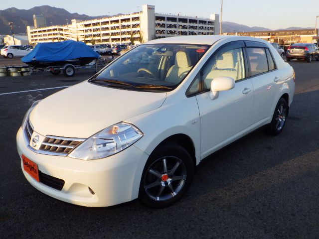 Nissan tiida latio 2010