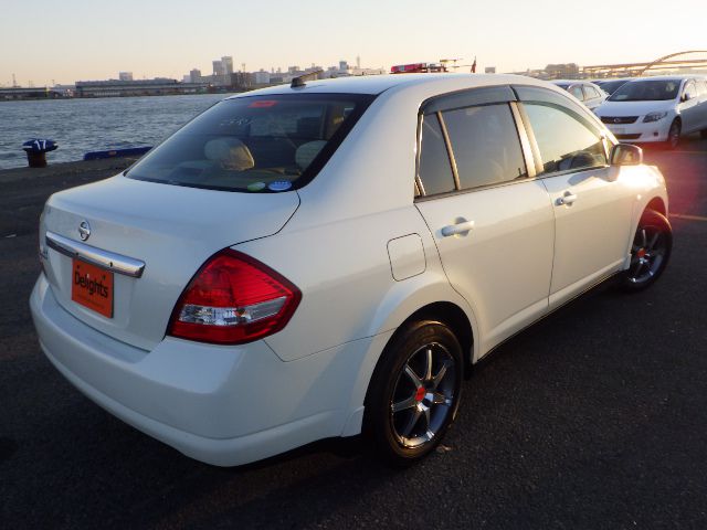 Nissan tiida latio 2010