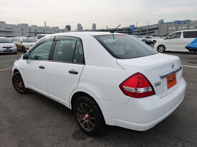 Nissan tiida latio 2010