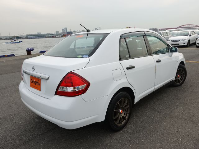 Nissan tiida latio 2010