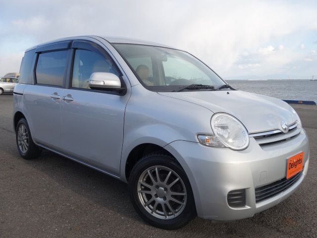 Toyota sienta 2011