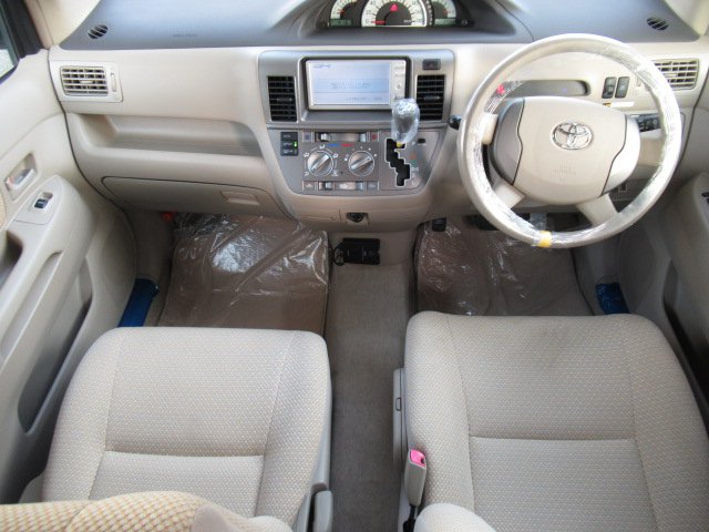 Toyota raum 2011