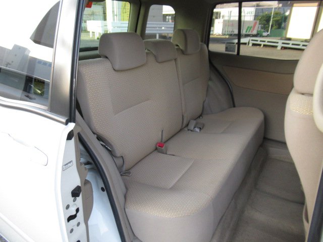 Toyota raum 2011