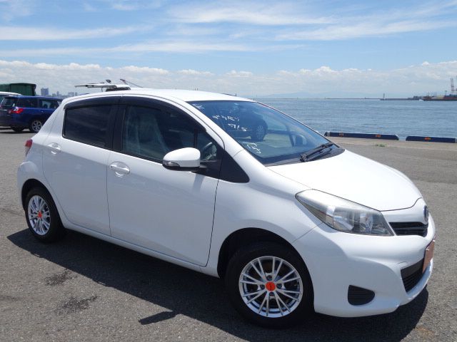 TOYOTA VITZ F 2011/8