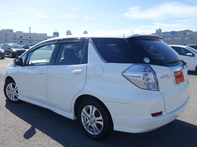 Used HONDA FIT SHUTTLE HYBRID NAVI PREMIUM SELECTION,2011/10