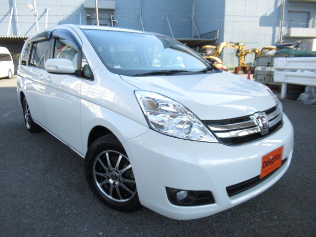 Toyota isis 2011