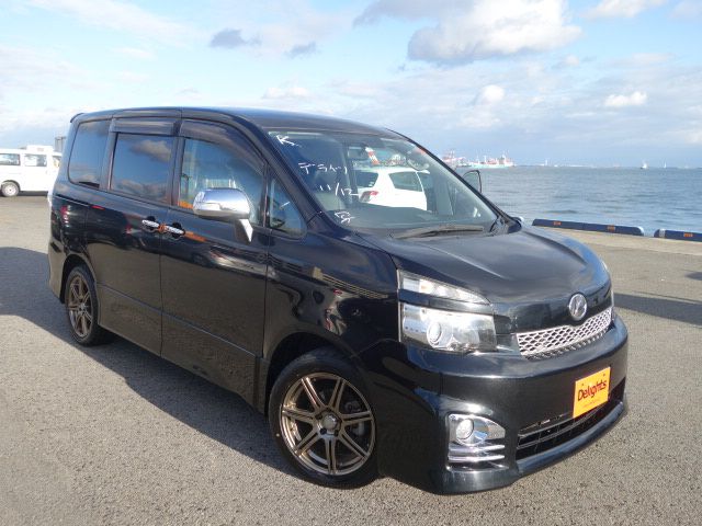TOYOTA VOXY ZS KIRAMEKI 2011/8