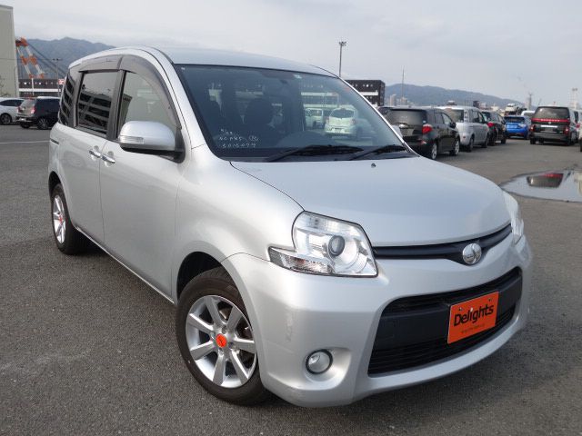 Toyota sienta 2012