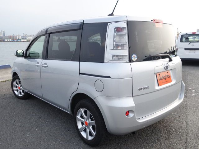 Toyota sienta 2012