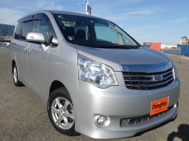 Toyota noah 2012