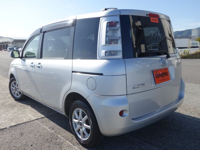 Toyota sienta 2012