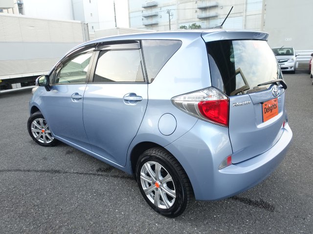 Toyota ractis lepice