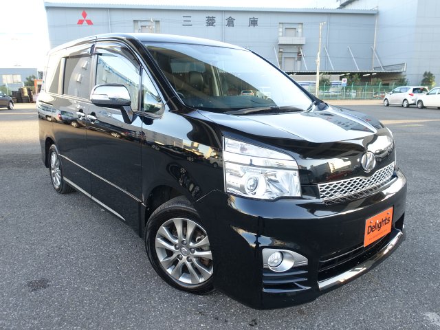 Toyota voxy zs kirameki