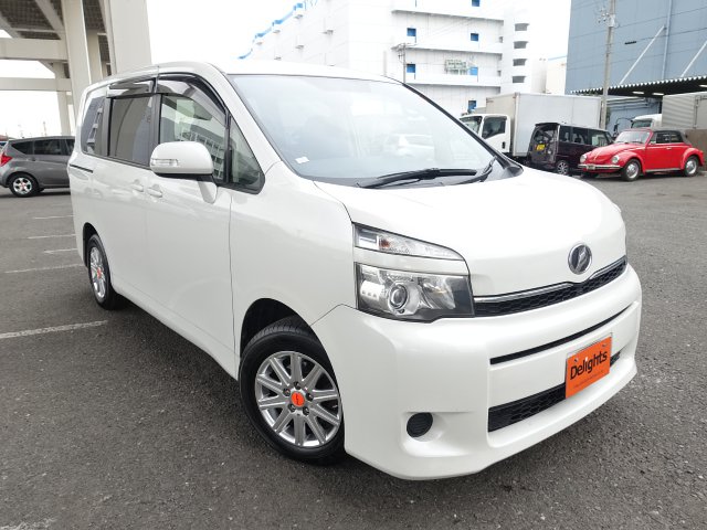 TOYOTA VOXY X 2013/1