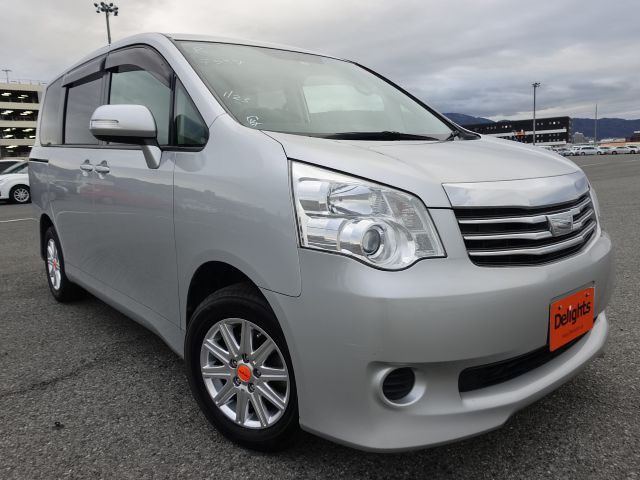 Toyota noah 2013