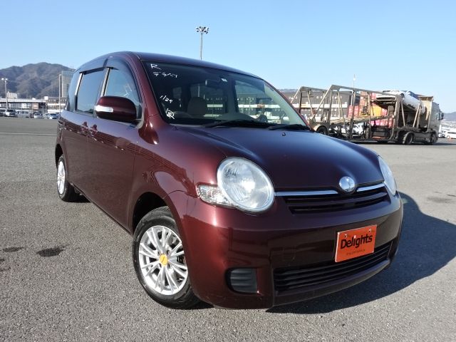 Toyota sienta 2013