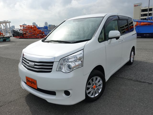 Toyota noah 2013