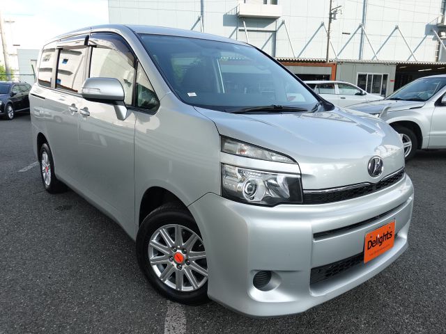 TOYOTA VOXY X 2013/4