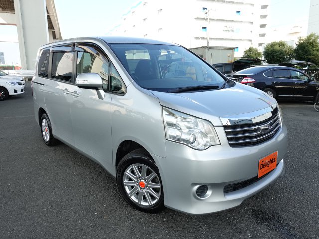 Toyota noah 2013