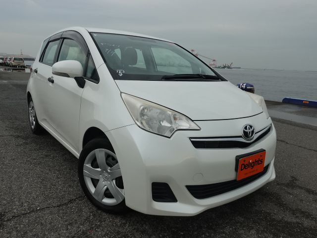 TOYOTA RACTIS  2013/8