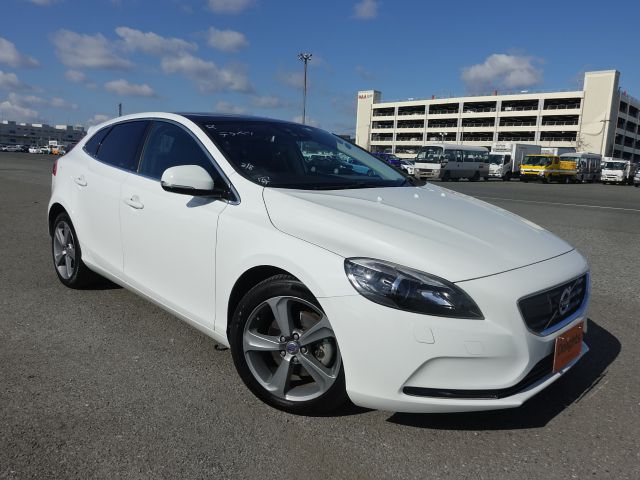 Used VOLVO V40 T4 SE,2014/3 | 42758 | DELIGHTS