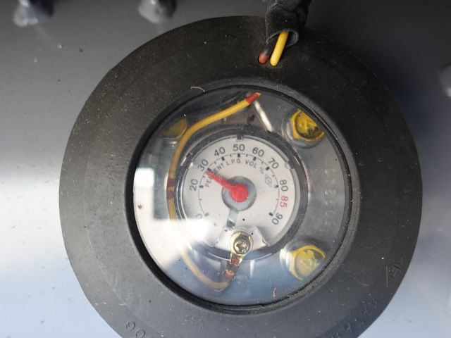 4737318