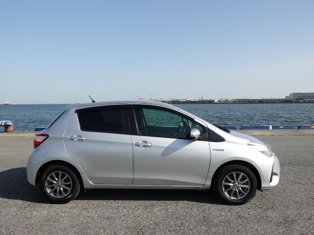 2UPJ-45141230]ヴィッツ(Vitz) ハイブリッド(NHP130)右前ドア 中古 Used TOYOTA VITZ HYBRID F,2017⁄4 | 47812 | DELIGHTS