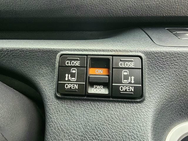 4899822