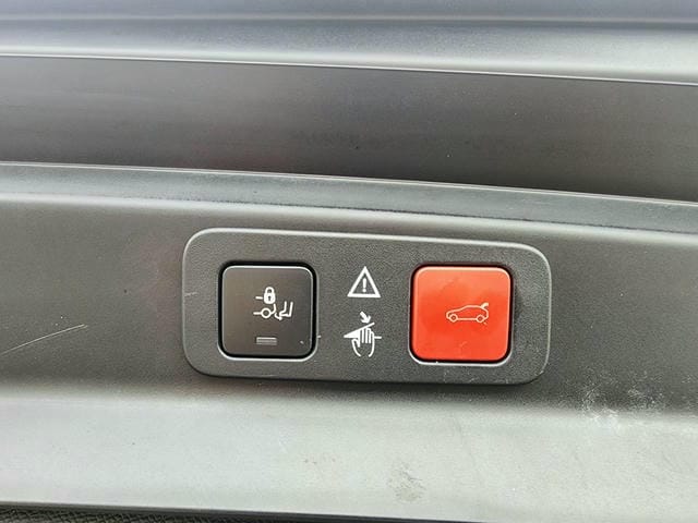 4900018
