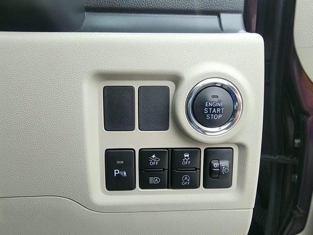 4908618