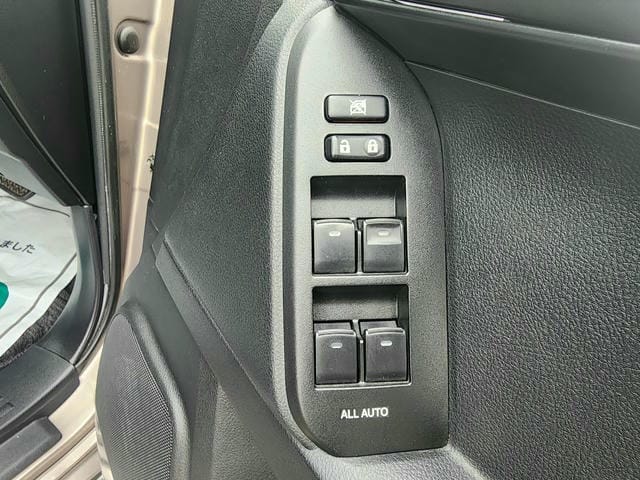 4911318
