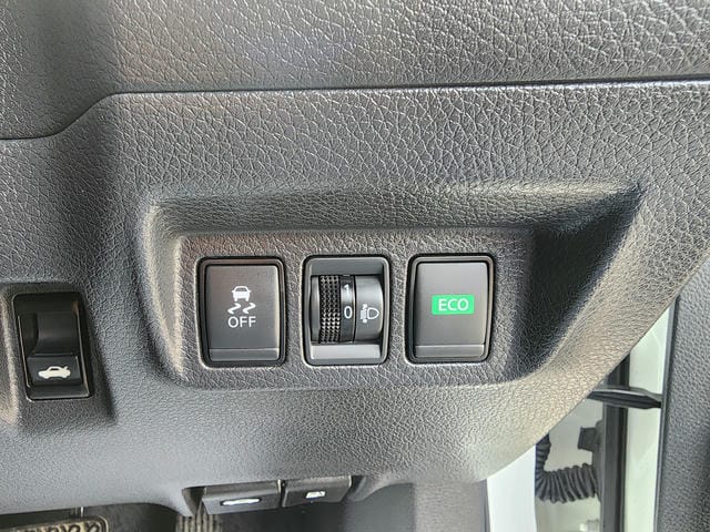 4911618