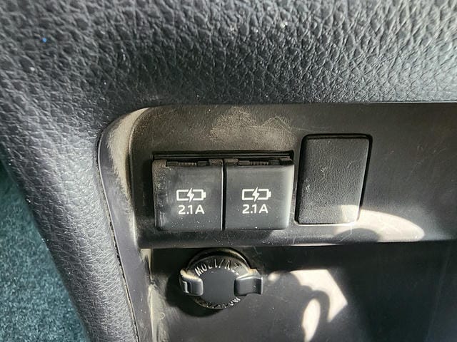 4916323