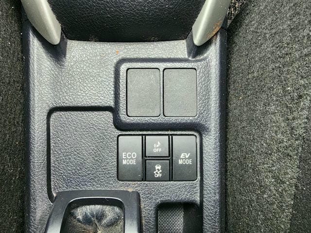 4918618