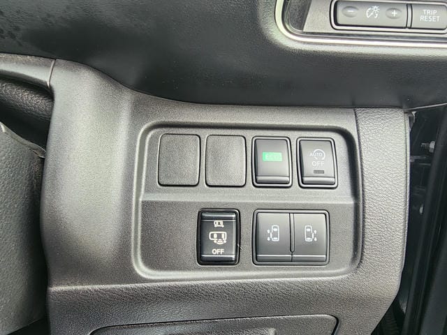 4923121