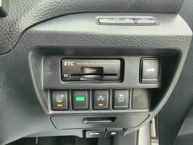 4923621
