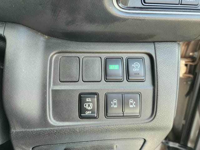 4931922