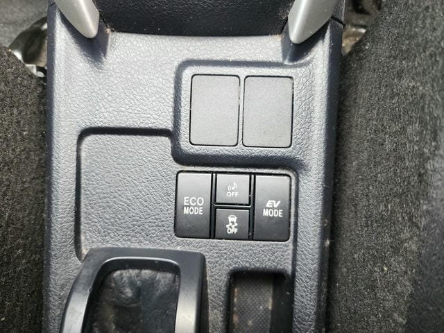 4932121