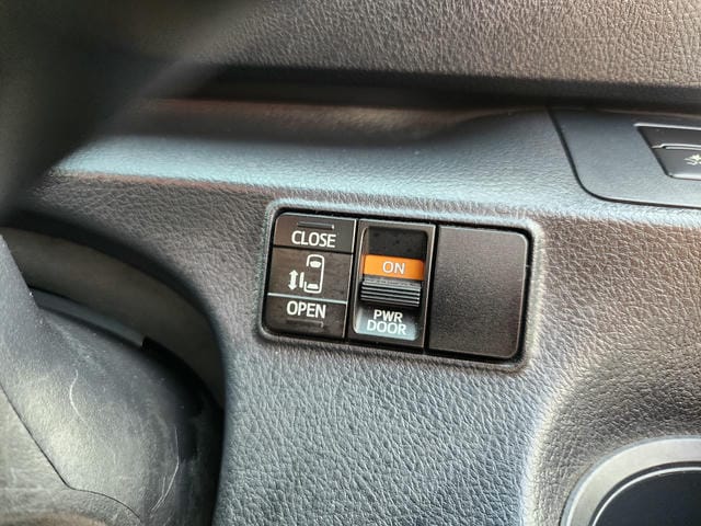 4932521