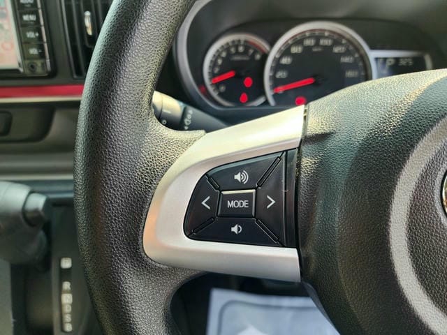 4933617