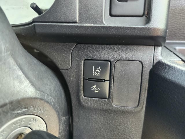4933717