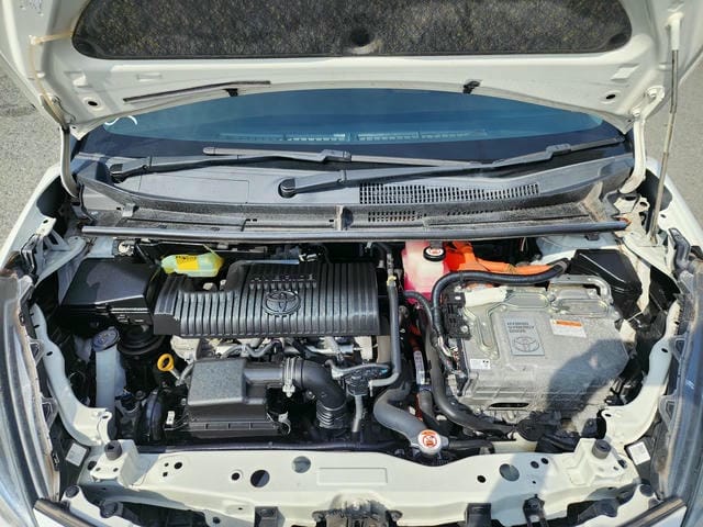 4933832