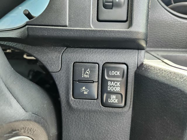 4933916