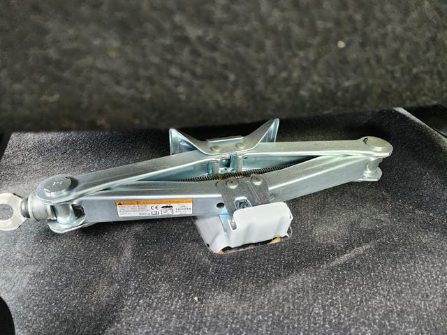 4937015