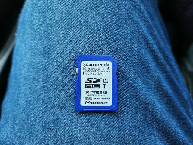 4937137