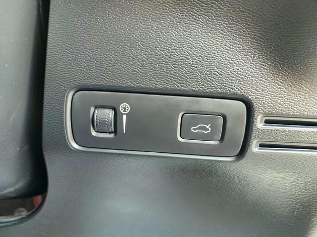 4937822