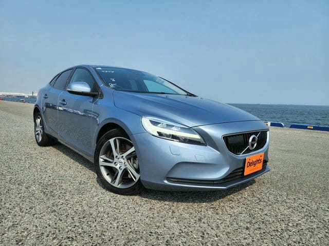 VOLVO V40 D4 MOMENTUM  2018/8